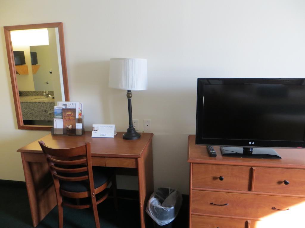 Travelodge By Wyndham Missouri Valley Номер фото